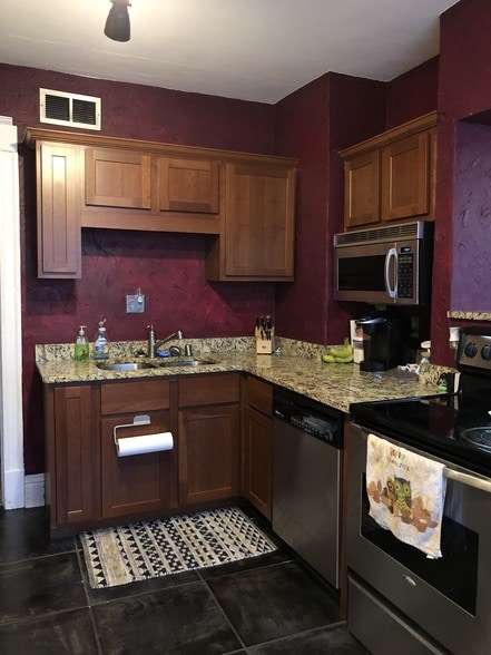 Kitchen - 2119 E Bradford Ave