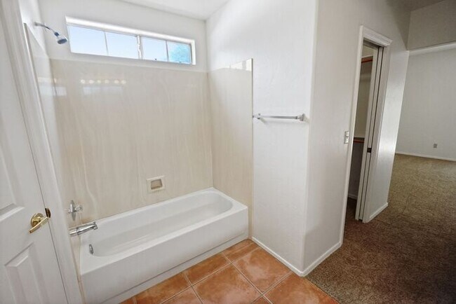 Building Photo - Elegant 4-Bed Home with Balcony & Backyard...