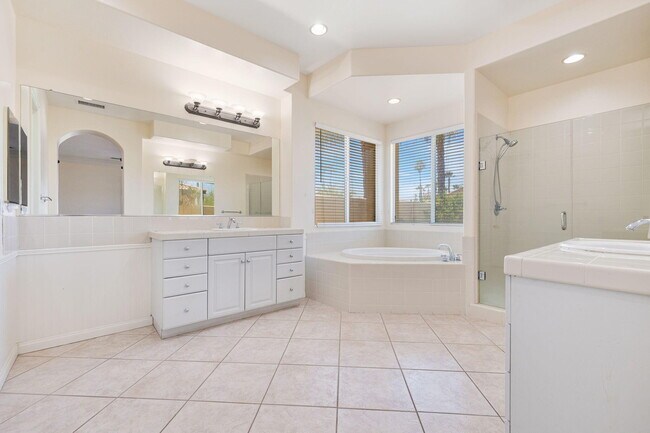 Building Photo - 145 Bellini Way