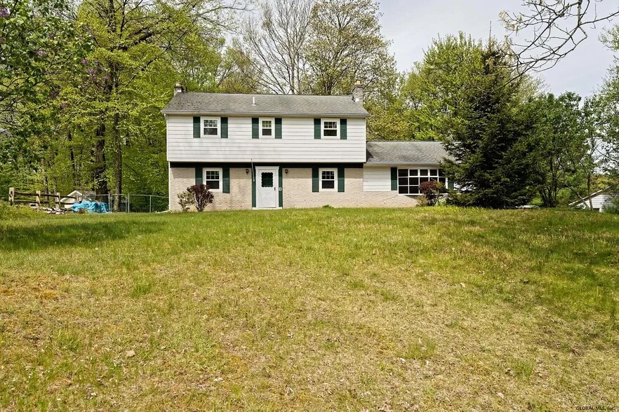 Stans Colonial - 8 Sweet Brier Dr. Ballston Lake NY 12019 - 8 Sweet Brier Dr