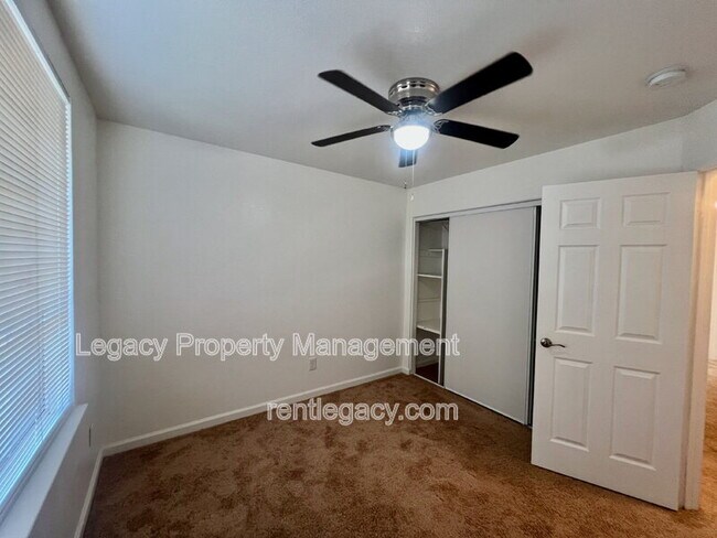 Building Photo - 2750 Parkview Terrace