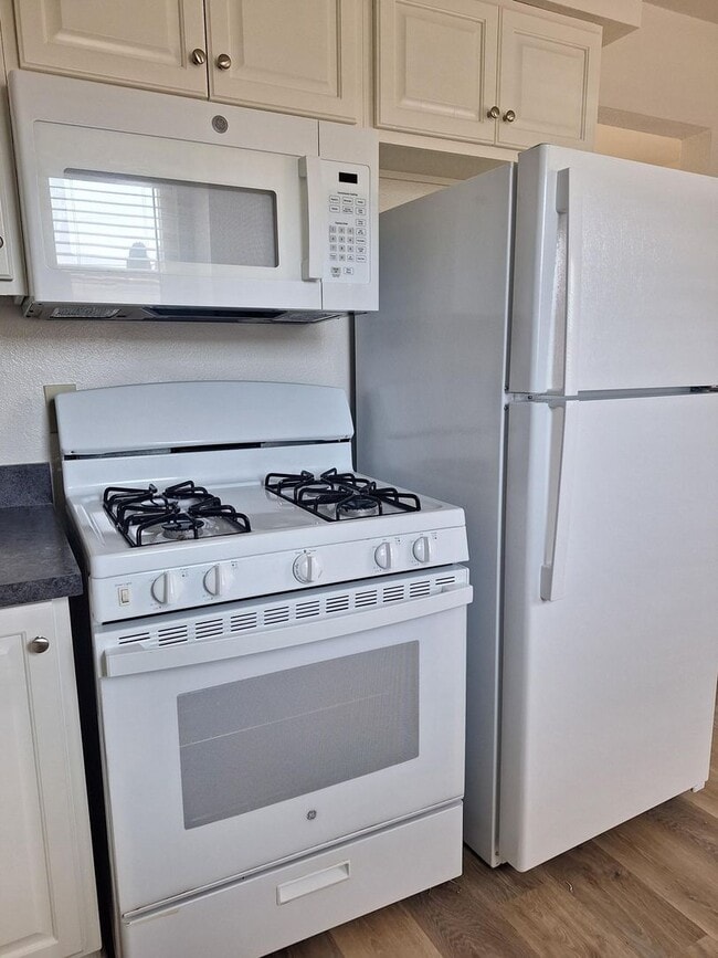 Building Photo - Beautifully Renovated 3-Bedroom, 1-Bath Duplex in Clairemont