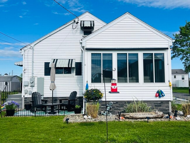 Primary Photo - 116 Chalker Beach Rd