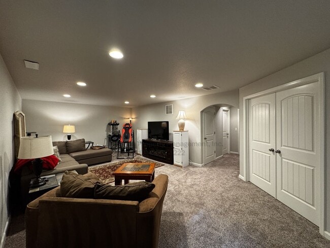 Building Photo - Stunning 3 Bedroom Patio Home Located in N...