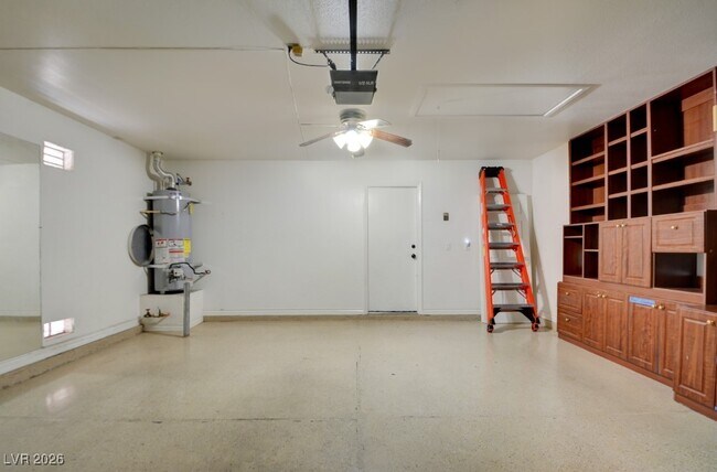 Building Photo - 2300 Steinke Ln