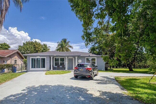 Building Photo - 216 SW 6th St