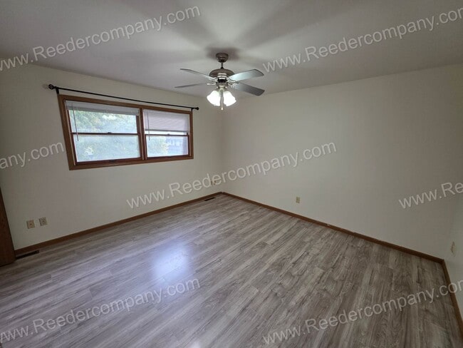 Building Photo - Spacious 2 bedroom 2 bathroom duplex in Hi...