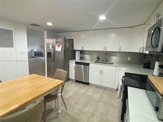 Primary Photo - 1301 NE 7th St