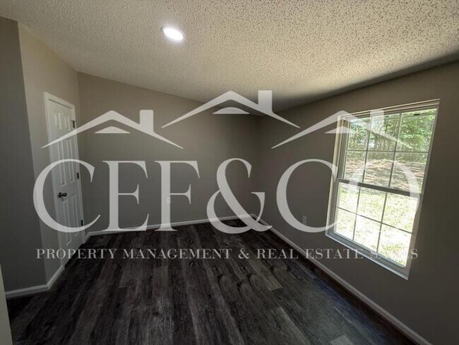 Building Photo - Large 4 bedroom 2 bathroom home now available in Cowpens!