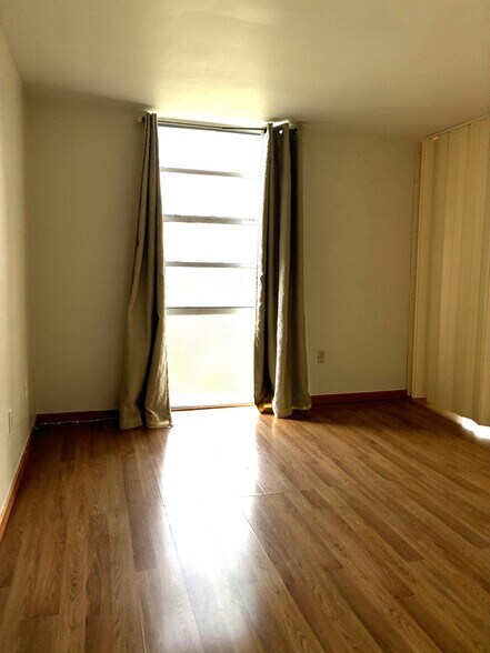 Building Photo - 2500 NE 135th St