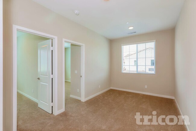 Building Photo - 24706 Amor Ct