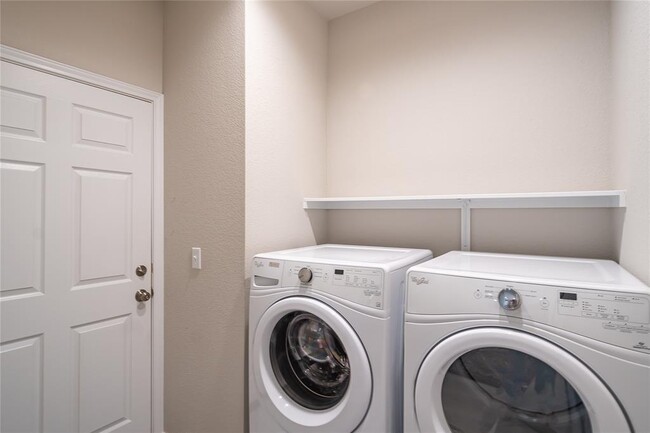 Building Photo - 5408 Golden Canary Ln