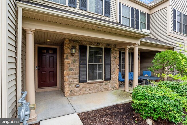 Building Photo - 2082 Deer Run Dr