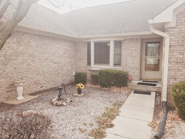 Building Photo - 5025 W Edwards Ave