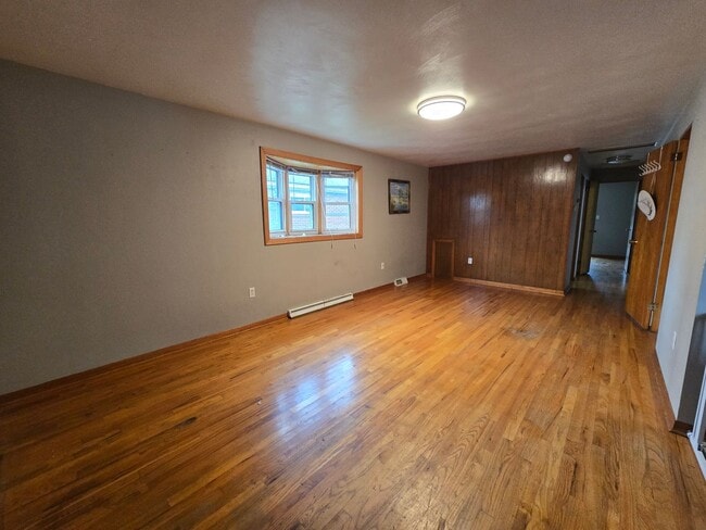Building Photo - 3 Bedroom Home - Conveniently Located in N...