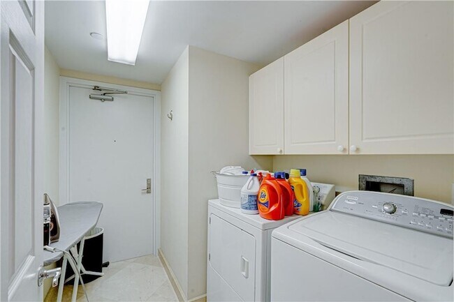 Building Photo - 3200 N Ocean Blvd