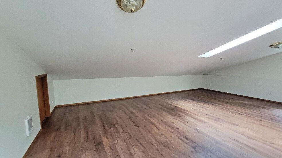 Building Photo - 300 NE 1st St