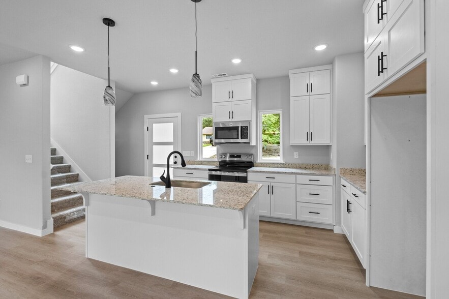 Building Photo - 2 Brightling Ln