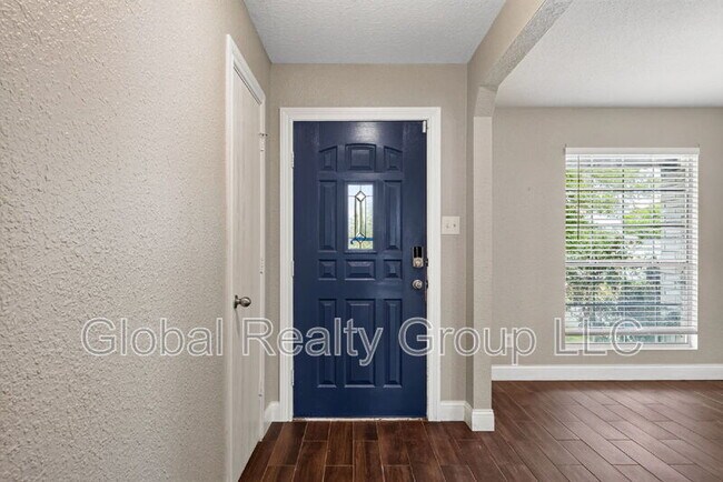 Building Photo - 117 Creek Run