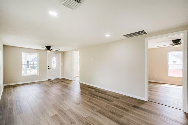Building Photo - 3108 Memel St
