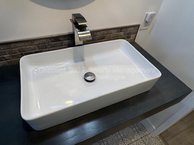 Building Photo - 1139 E Ocean Blvd