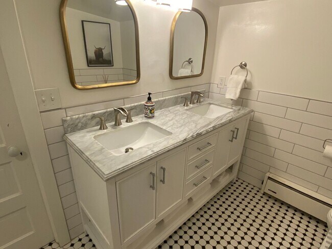 Building Photo - Masterfully renovated 1898 bungalow Chautauqua Park