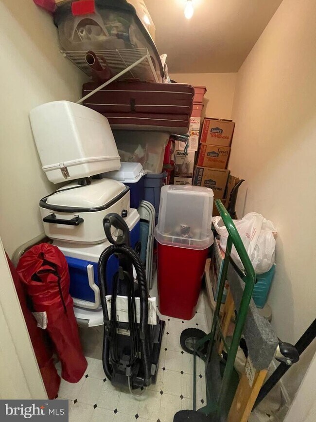 Building Photo - 100 Watkins Pond Blvd