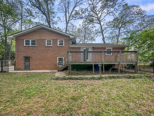 Building Photo - 829 North Ave