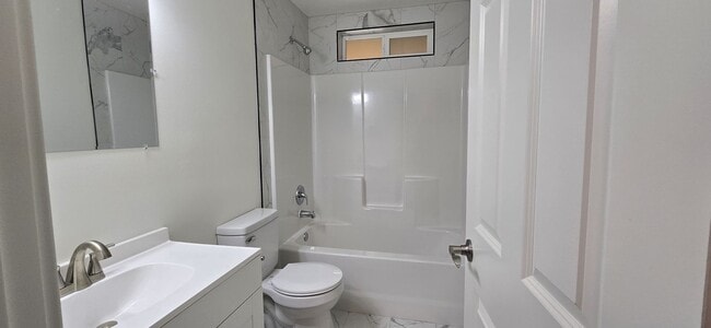 Building Photo - 14914 Woodbrook Dr SW