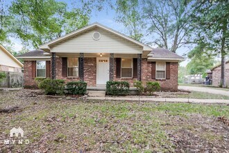 Building Photo - 1176 Cedar Cir S