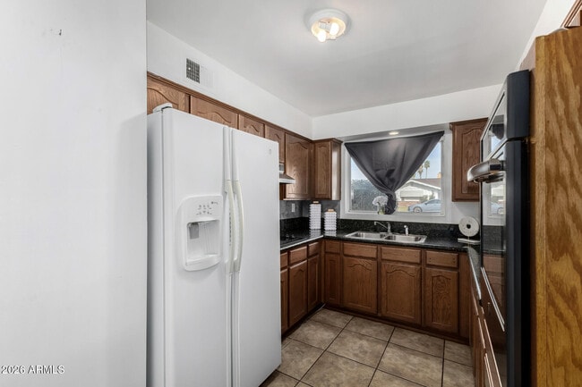 Building Photo - 3945 W Orange Dr