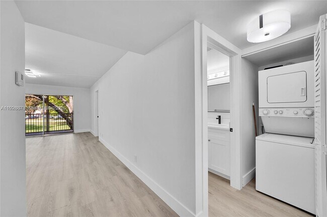 Building Photo - 1200 SW 124th Terrace