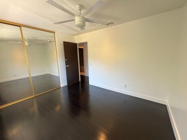 Building Photo - Clean 2 bedroom condo located near downtown Fullerton