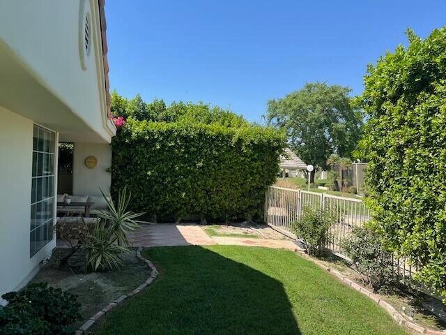 Building Photo - 43852 Vía Palma