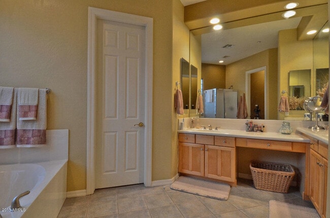 Building Photo - 11475 E Helm Dr