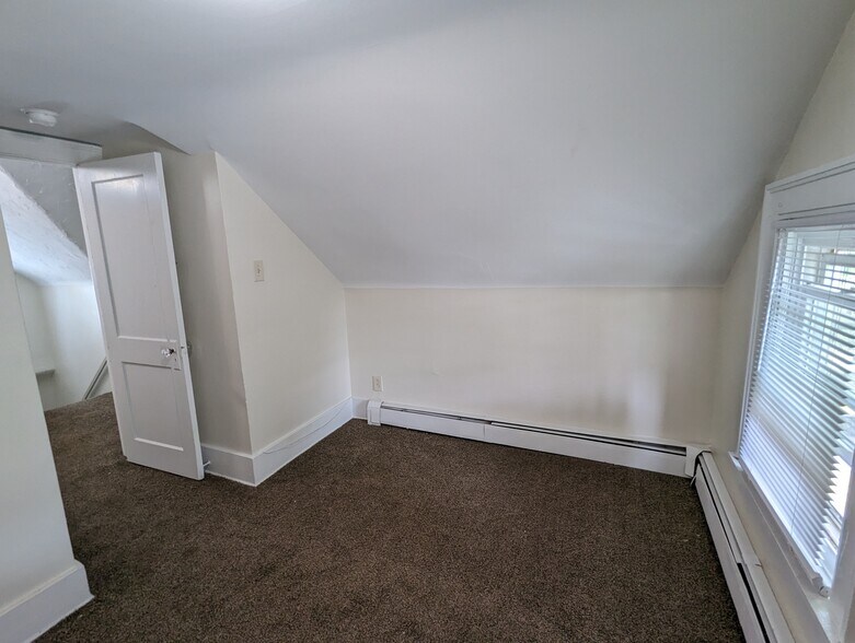 Building Photo - 608 Elmwood Ave