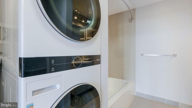 Building Photo - 444 N 4th St