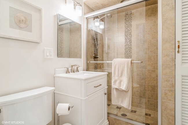 Building Photo - 4024 N Maplewood Ave