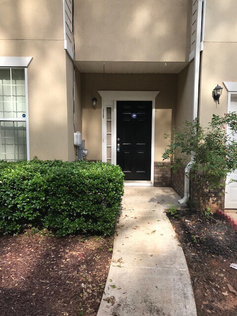 Building Photo - Call for pricing