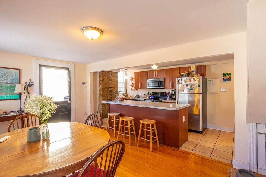 Building Photo - 2902 E Clay St