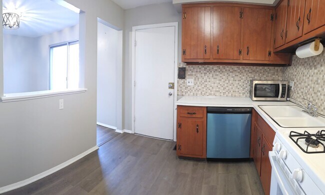 Building Photo - 24496 Clareshire Dr