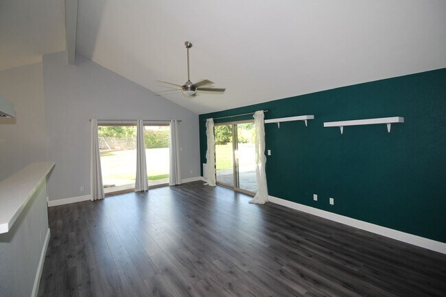 Building Photo - NE Fresno Home with Huge Yard and RV Parking