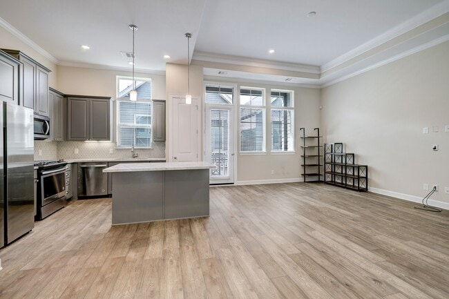 Building Photo - 2119 Naomi St