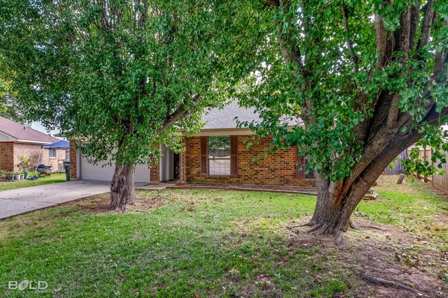 Building Photo - Check Out This 3 Bedroom 2 Bath Close to B...