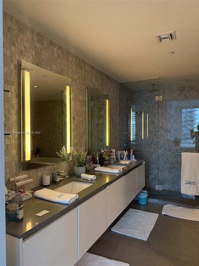 Building Photo - 88 SW 7th St