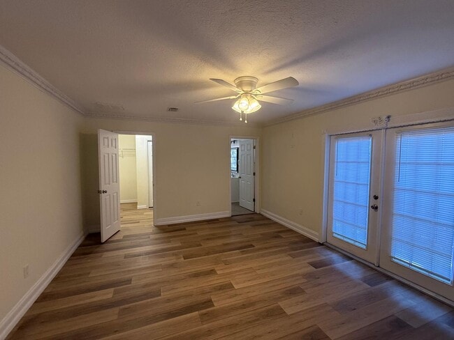 Building Photo - 2031 Charter Oaks Dr