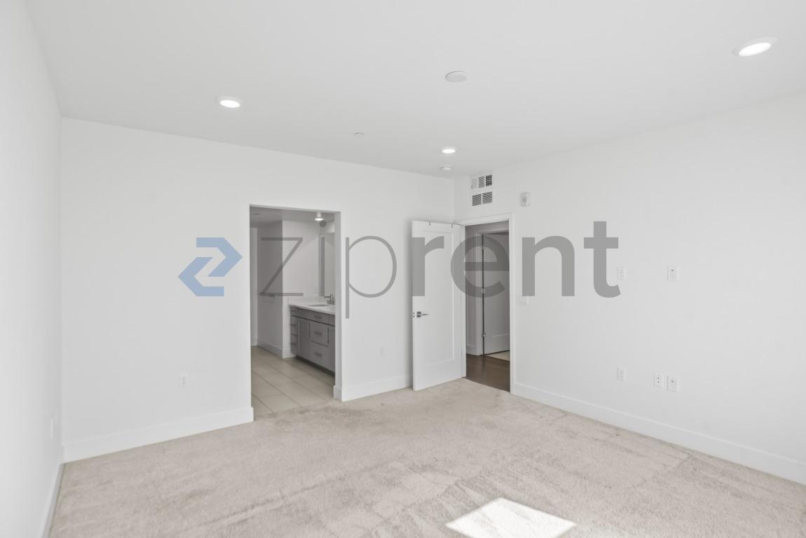 Building Photo - Unit 20