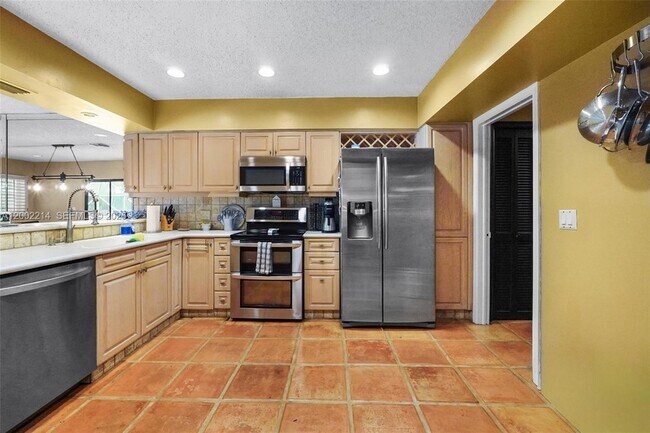 Building Photo - 6975 Bianchini Cir