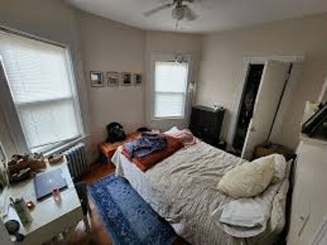 Building Photo - Oak Sq. Area of Brighton. Eat-in Kitchen, Parch, Laundry on a Site