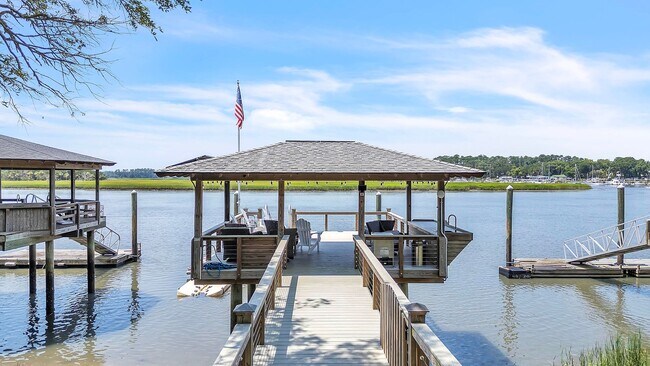 Building Photo - Gorgeous Waterfront Home on Isle of Hope